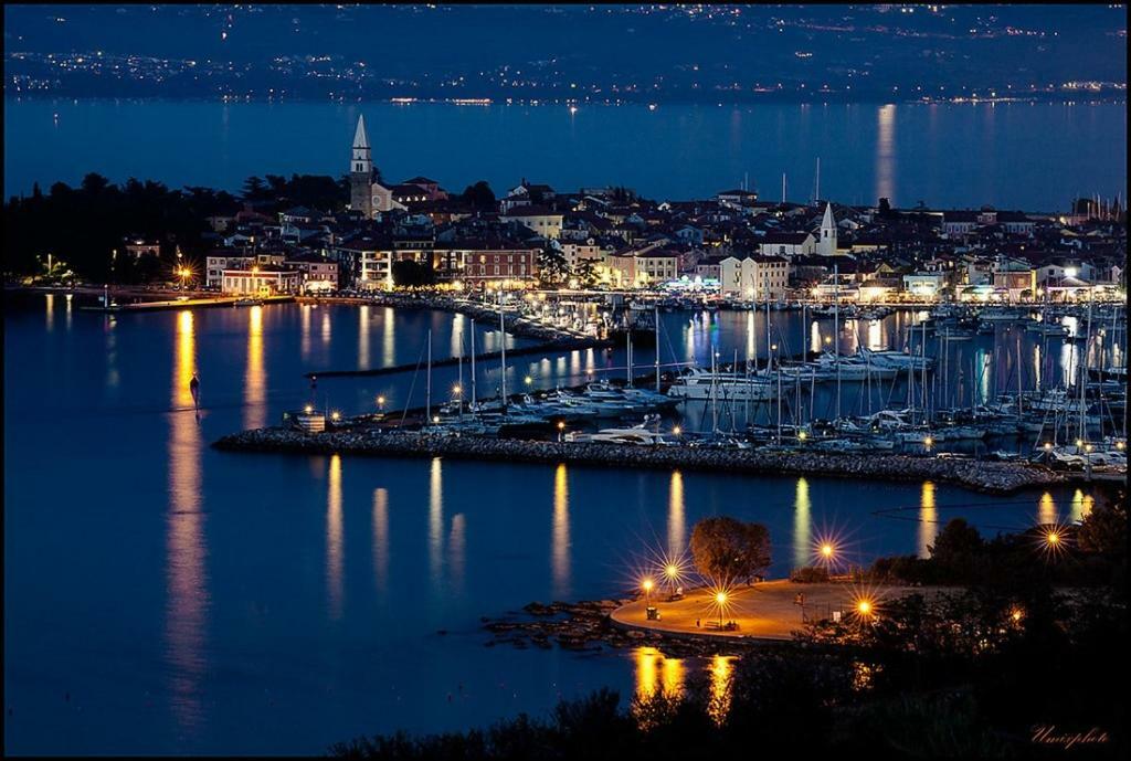 Apartments Old Isola In The Center Izola Exterior foto